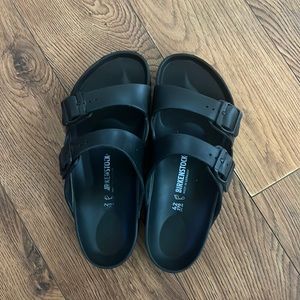 BIRKENSTOCK Arizona Essentials
EVA two-strap design Size 42 L 11 - M 9 - Black